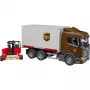 Camión logístico Scania Super 560R UPS con carretilla elevadora
