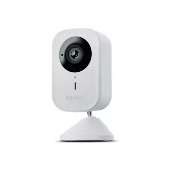 Cámara de vigilancia IP Synology CC400W — 4 MP (2560×1440), Wi-Fi, IP65, 125° horizontal, 30 fps, microSD hasta 256 GB