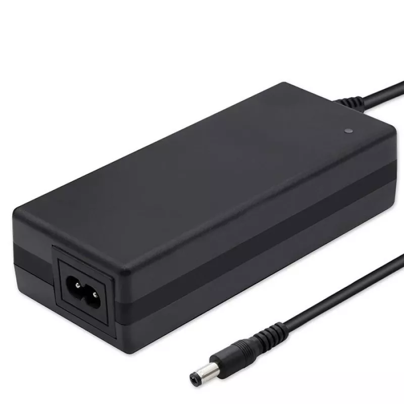 Cargador Qoltec 50760 para baterías de e-bike 36V | 42V | 2A | 5,5*2,1