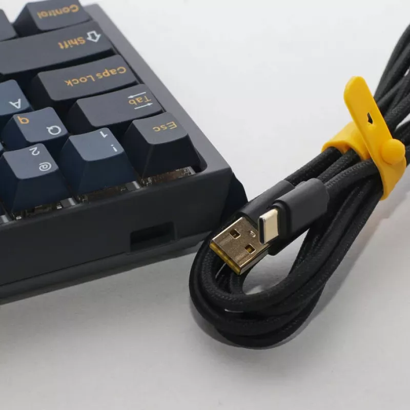 Teclado gaming mecánico Ducky One 3 Pro Mini — 60% hot-swap, Cherry MX Brown, tasa de sondeo de 8000 Hz
