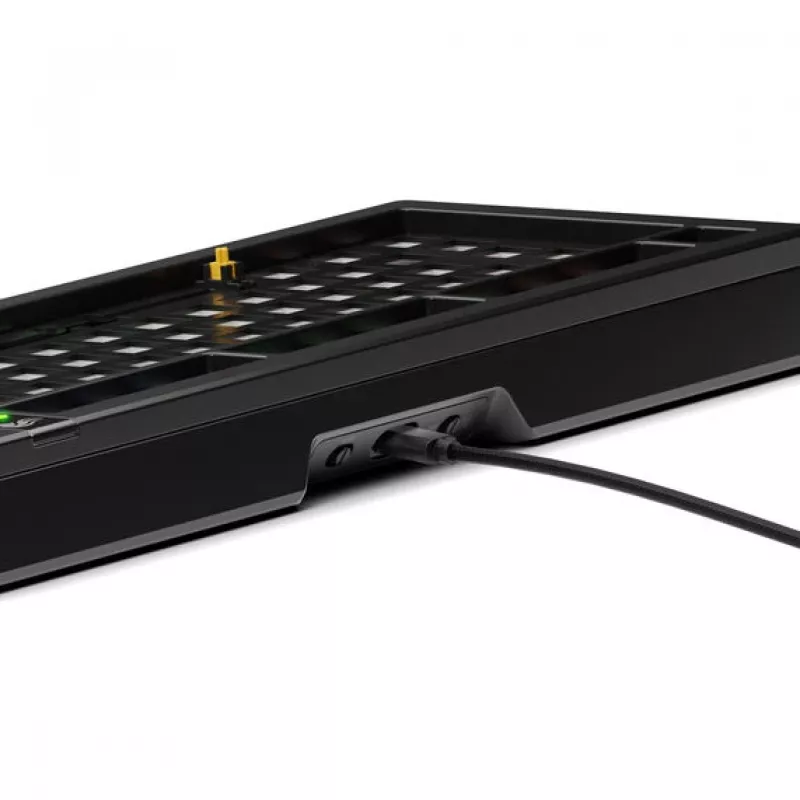 Teclado mecánico GLORIOUS GMMK 3 PRO Barebones factor de forma 75% USB RGB LED Negro