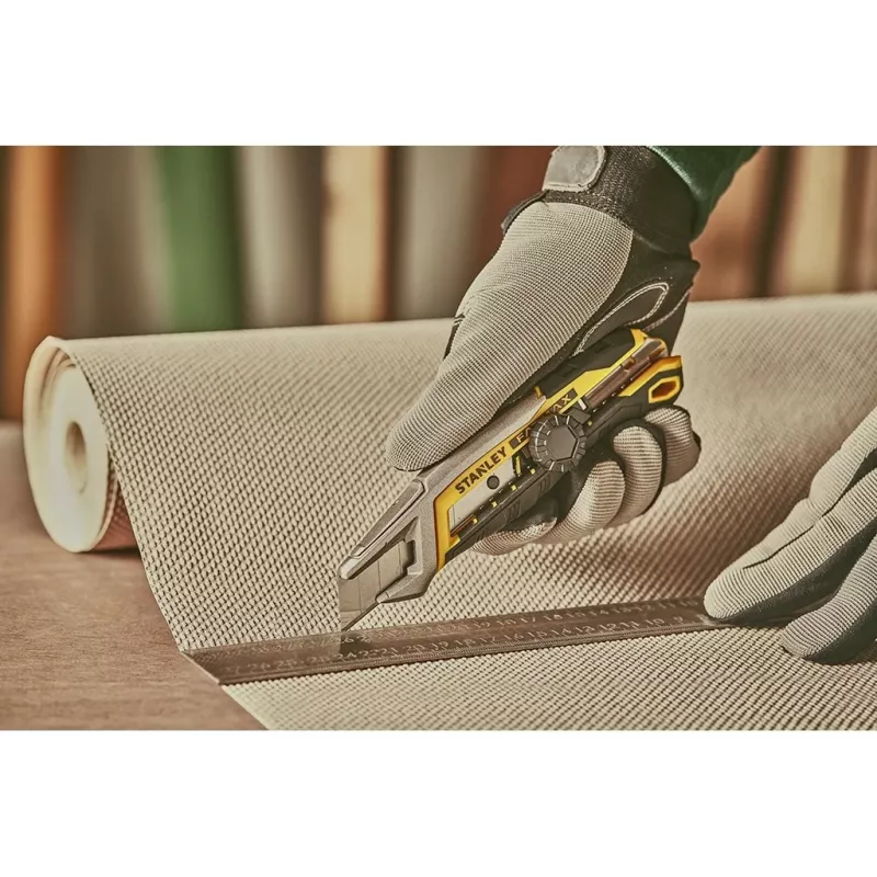 Cúter Stanley FMHT10592-0 negro acero inoxidable amarillo 18 mm de ancho 165 mm de longitud