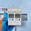 Qoltec 50882 Contador electrónico monofásico de consumo de energía para carril DIN | Wi-Fi | TUYA | 230V | LCD