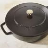 Staub Chistera 40511-472-0 olla asadora 28 cm, redonda, de hierro fundido, 3,7 l, negra