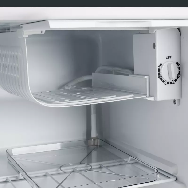 Adler frigorífico | AD 8096 | Clase de eficiencia energética E | Independiente | Larder | Altura 49,5 cm | Capacidad neta del frigorífico 45 L | 39 dB | Negro