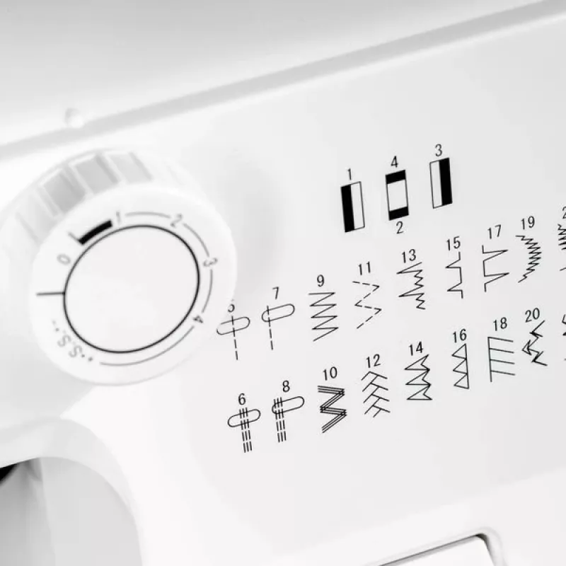 Máquina de coser ŁUCZNIK Karina 910