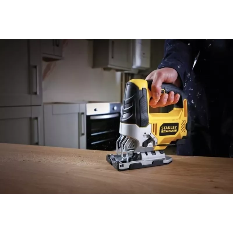 Sierra de calar STANLEY FME340K — 710 W, 3000 rpm, profundidad de corte madera 85 mm, acero 10 mm, empuñadura de arco, ajuste de inglete