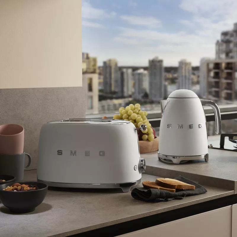 Smeg Hervidor de agua 50style blanco mate Klf03whmeu