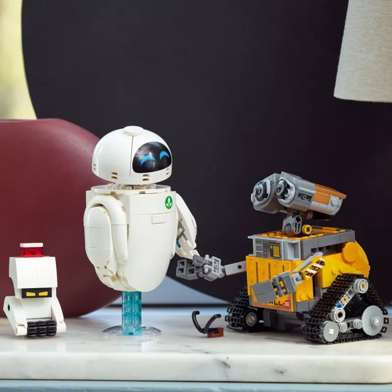 LEGO Disney Pixar 43279 WALL-E y EVE set de construcción, 811 piezas, 18+