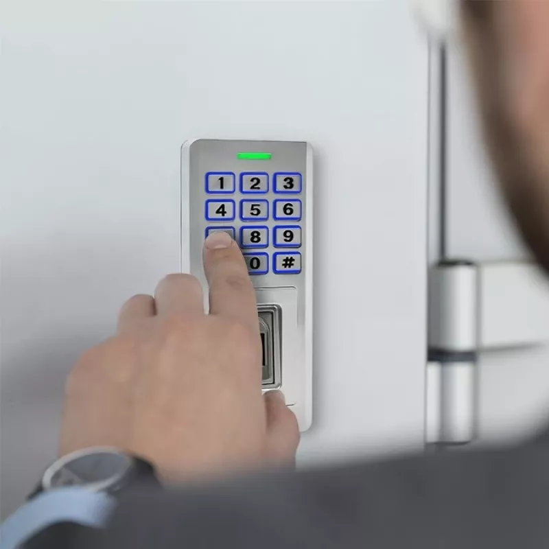 Cerradura con código de huella y RFID QOLTEC 52447 con protección IP68