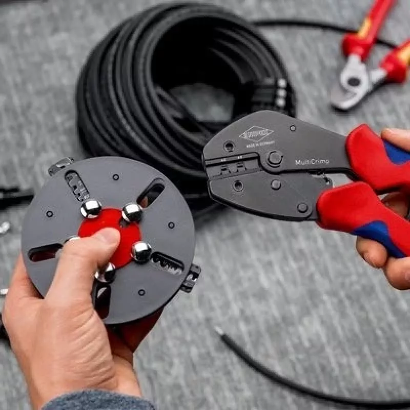 Herramienta de crimpar Knipex 97 33 03 MultiCrimp para conectores fotovoltaicos MC4 y MC4 EVO2