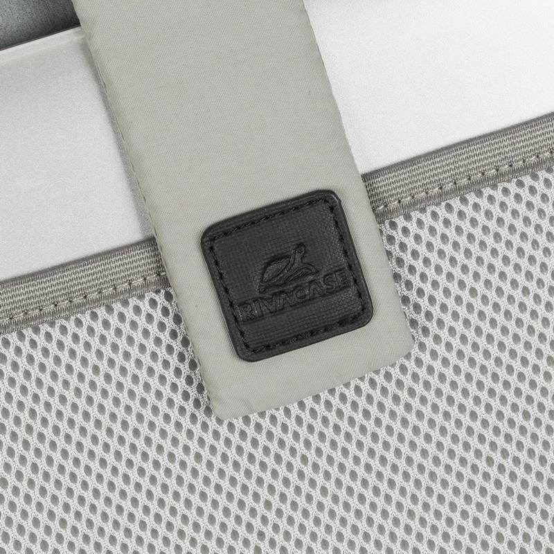 Funda para portátil Riva Lantau 13.3 negra 8823