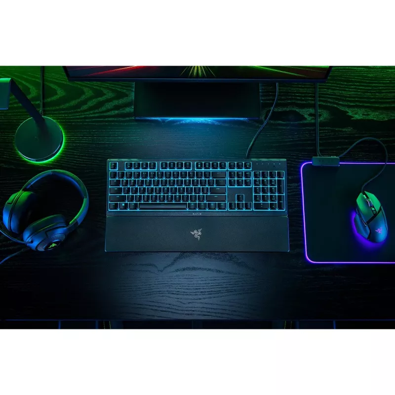 Razer Ornata V3 X teclado gaming, US, con cable, RGB, negro, de membrana silenciosa, con teclado numérico