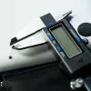 iFixit Calibre digital con pantalla LCD azul