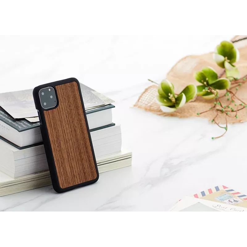 Funda para smartphone man and wood para iPhone 11 Pro Max — nogal negro, parte trasera de madera, marco protector