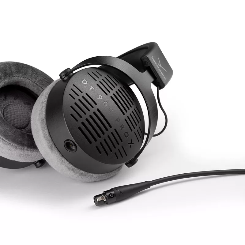 Auriculares de estudio Beyerdynamic DT 900 Pro X — circumaurales, con cable, 48 Ω, 5–40 kHz, cable desmontable de 3 m, negro