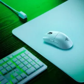 Pack de ratón gaming y alfombrilla Razer Viper V3 Pro + Gigantus M — blanco