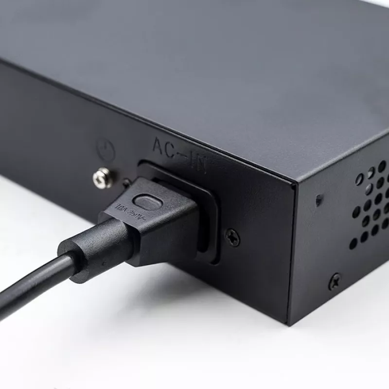 Switch Ethernet QOLTEC 52297 PoE RJ45 con uplink PoE y puerto SFP