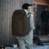 Mochila con ruedas Thule 5157 Roundtrip para esquí y botas de snowboard 60L Deep Khaki