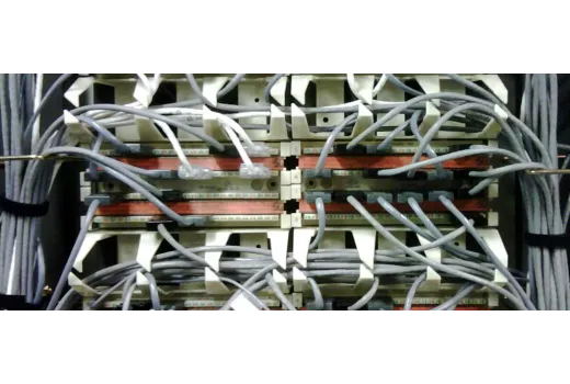 Patch panels y gestión de cables: monta un rack de red fácil de mantener