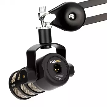 Micrófono dinámico de escenario RØDE PodMic — Patrón cardioide, XLR-3 cableado, 20–20.000 Hz, salida simétrica, 937 g, negro