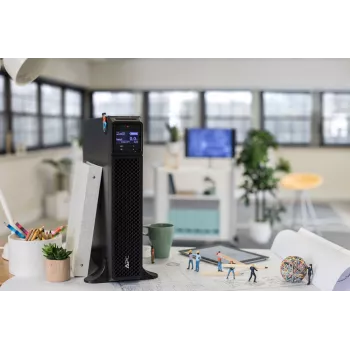 APC Smart-UPS On-Line, 2200VA, torre, 230V, 8x C13+2x salidas IEC C19, SmartSlot, autonomía ampliada, sin kit de raíles