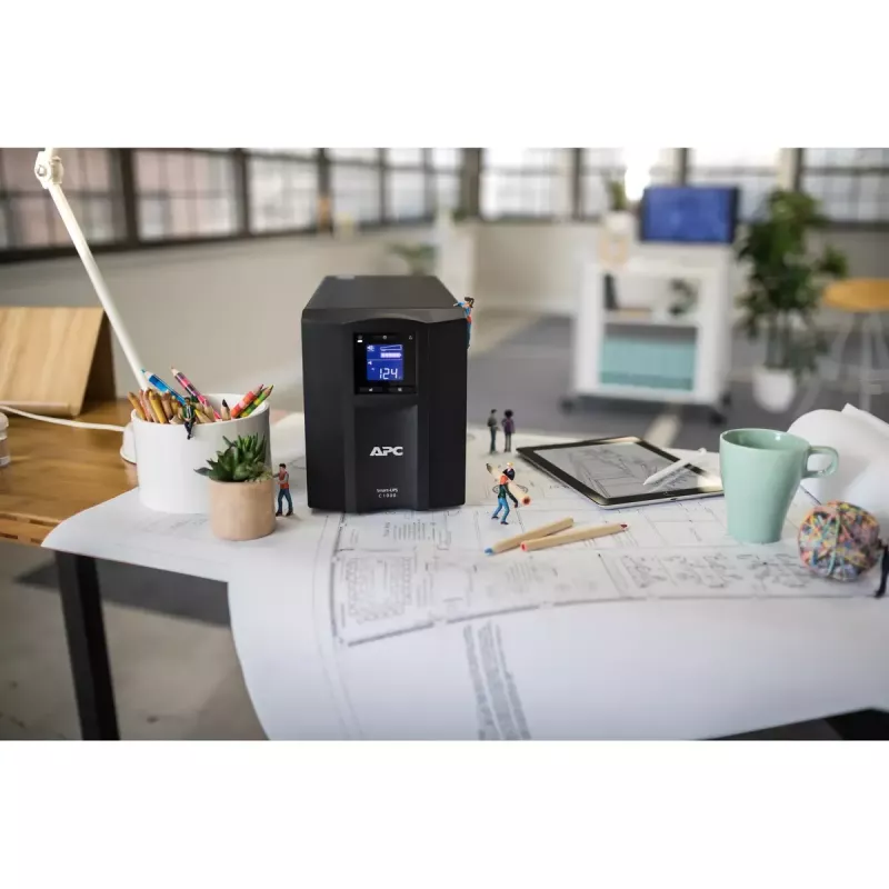 APC Smart-UPS C, Line Interactive, 1000VA, torre, 230V, 8x tomas IEC C13, puerto SmartConnect, comunicación USB y serie, AVR, LCD gráfica