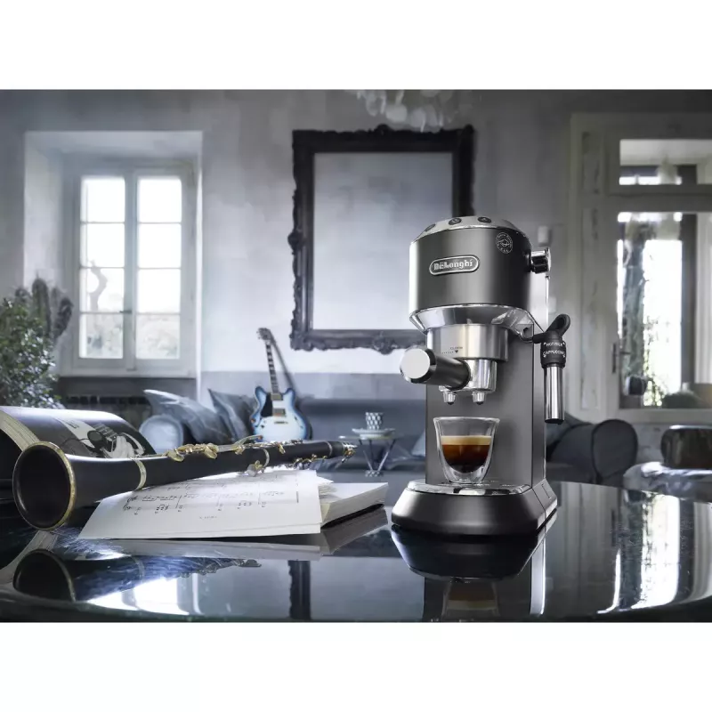 De’Longhi Dedica Style EC 685.BK cafetera espresso semiautomática 1,1 L