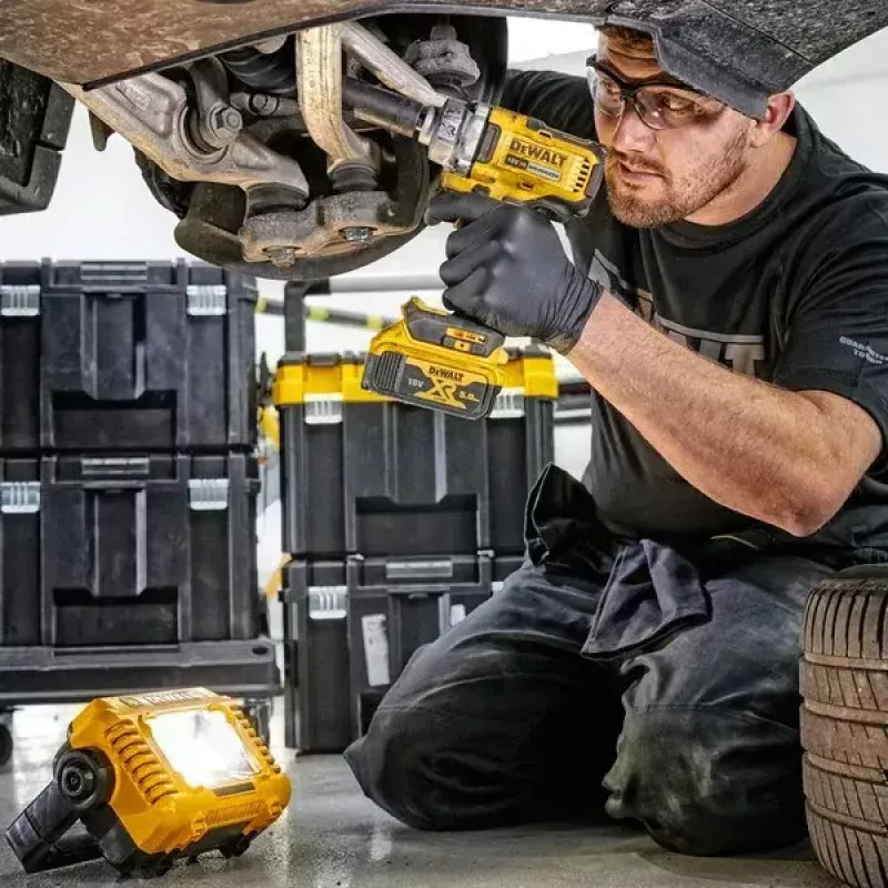 Lámpara de trabajo independiente DeWalt DCL077-XJ, 2000 lm, IP54, inalámbrica (batería no incluida)