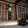 Lámpara de trabajo independiente DeWalt DCL077-XJ, 2000 lm, IP54, inalámbrica (batería no incluida)
