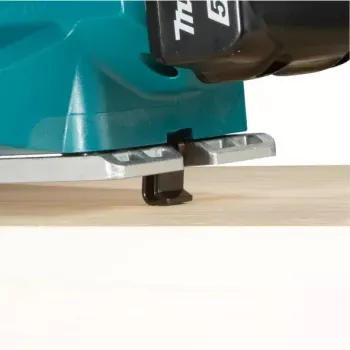Cepillo eléctrico manual Makita DKP181Z, 18V, ancho de cepillado 82 mm, grosor máx. de viruta 3 mm, velocidad en vacío 12.000 min-1, profundidad de rebaje 0–25 mm