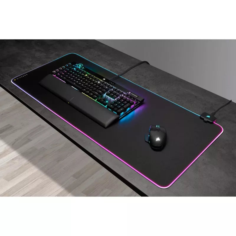 Alfombrilla gaming CORSAIR MM700 RGB — 930×400 mm, 4 mm de grosor, base de goma, retroiluminación LED alimentada por USB, negra
