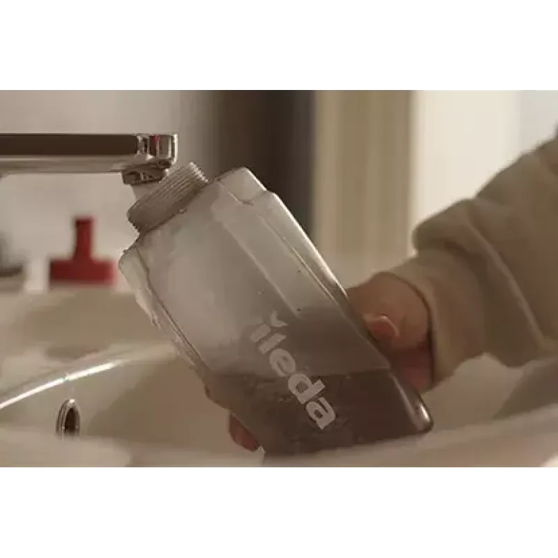 Fregona VILEDA Spray Max microfibra en seco y húmedo — cabezal de plástico, depósito de agua de 0,6 l, antibacteriana, blanco/rojo