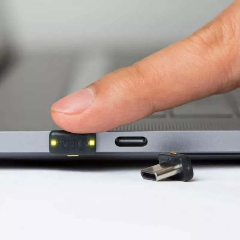 Llave de seguridad Yubico YubiKey 5C Nano