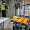 Organizador DeWALT DWST82968-1 TSTAK, impermeable y resistente al polvo, 400×332×119 mm, negro/naranja