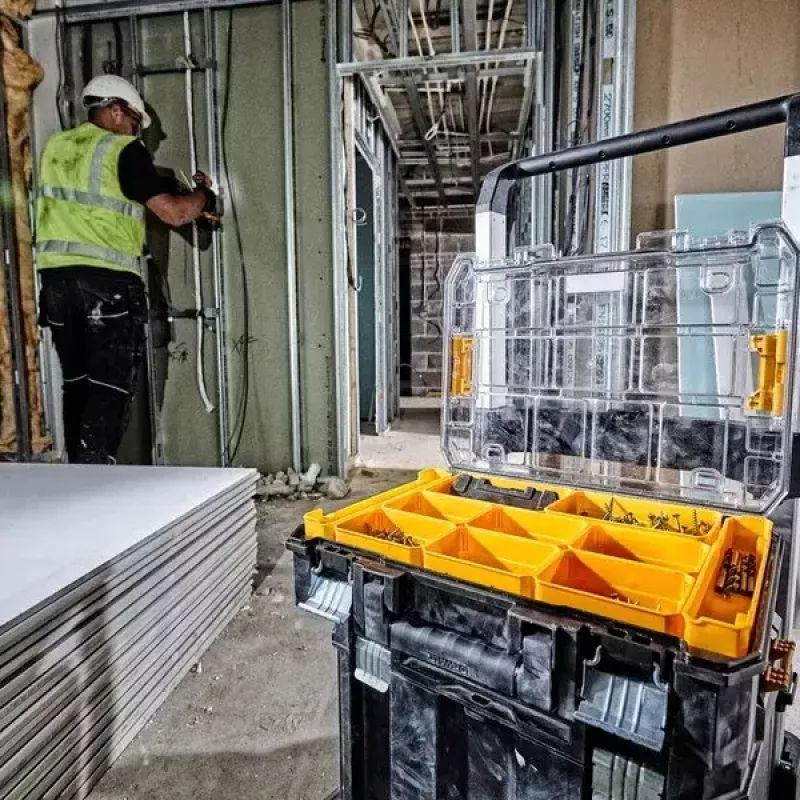 Organizador DeWALT DWST82968-1 TSTAK, impermeable y resistente al polvo, 400×332×119 mm, negro/naranja