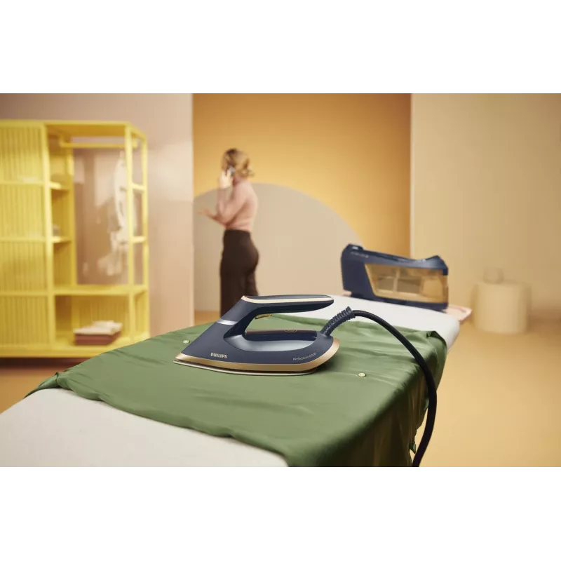 Philips PerfectCare 6000 Series PSG6066/20 centro de planchado, 2400 W, 8 bar, golpe de vapor de 600 g/min, depósito de 1,8 l, suela SteamGlide Advanced, negro/marrón