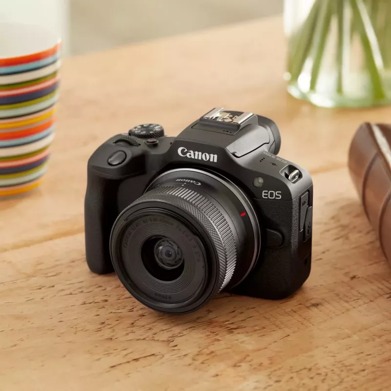 Canon EOS R100 + RF-S 18-45mm F4.5-6.3 IS STM Kit MILC 24,1 MP CMOS 6000 x 4000 Píxeles Negro