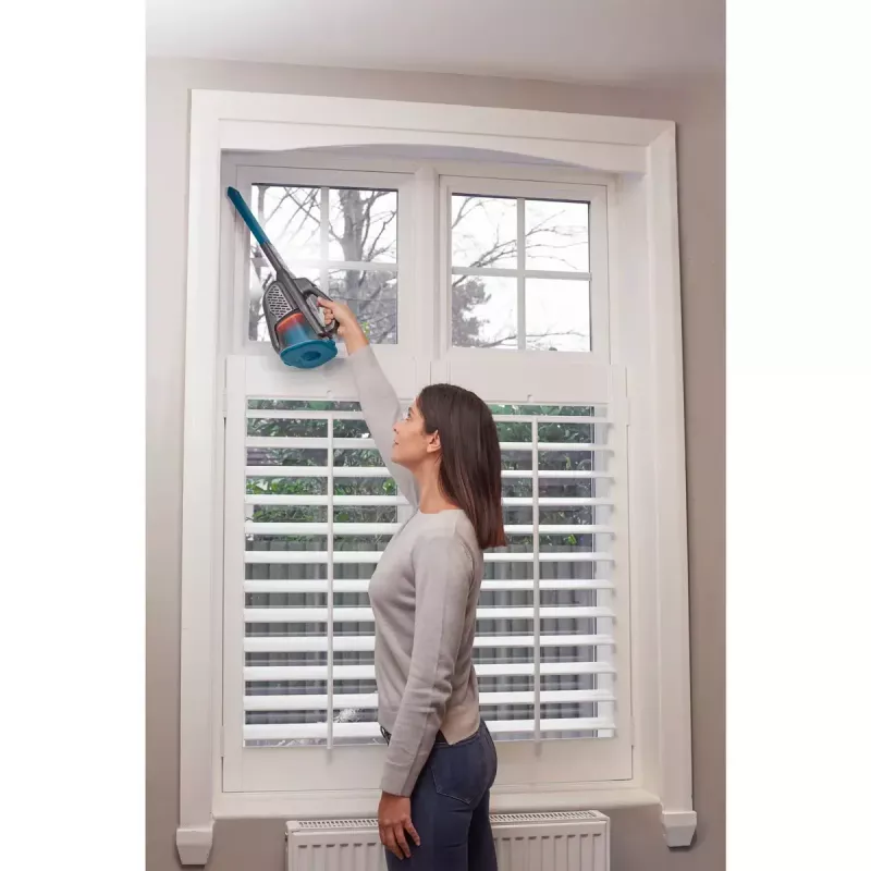 Aspirador de mano Black & Decker BHHV520BF-QW, inalámbrico, limpieza en seco, 35 W, depósito de polvo de 0,7 l, 21 min de autonomía, 1,2 kg