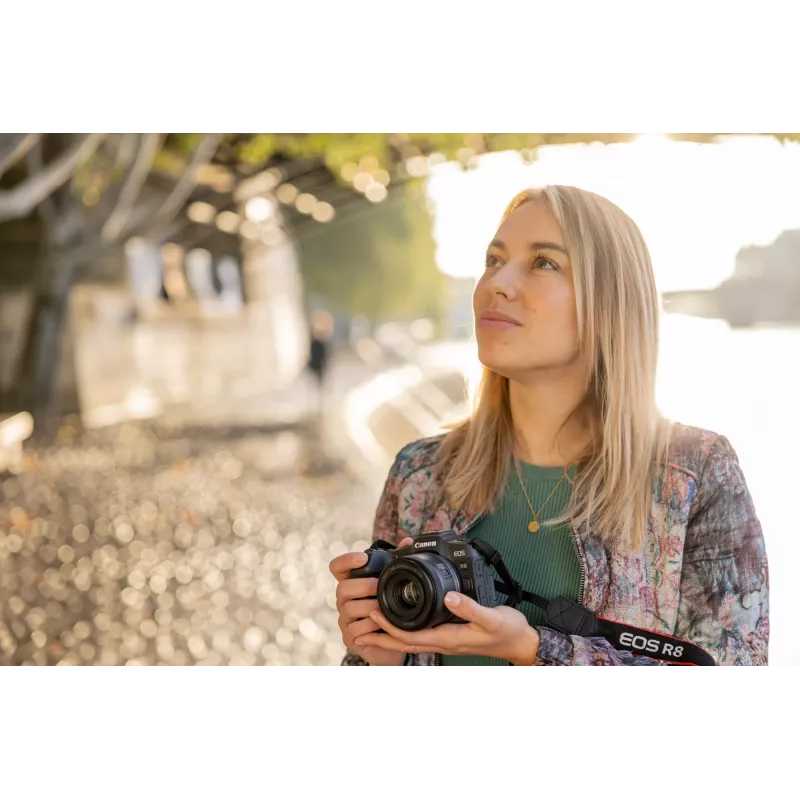 Canon EOS R8, 24,2 MP, 6000 x 4000 píxeles, CMOS, 4K Ultra HD, pantalla táctil, negro