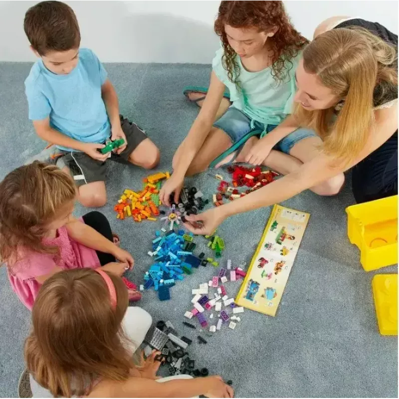 Set de construcción LEGO Classic 10698 — 790 piezas, multicolor, 33 colores, incluye placas base verdes y accesorios