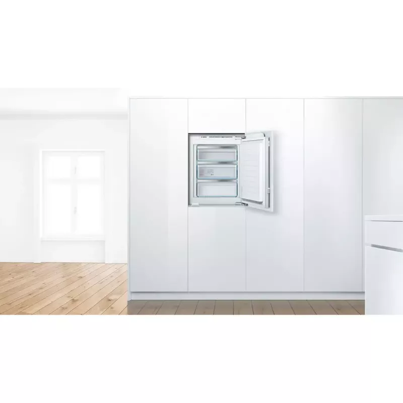 Congelador integrable Bosch Serie 6 GIV11AFE0 — 72 l, control táctil, pantalla LED, puerta reversible, 36 dB