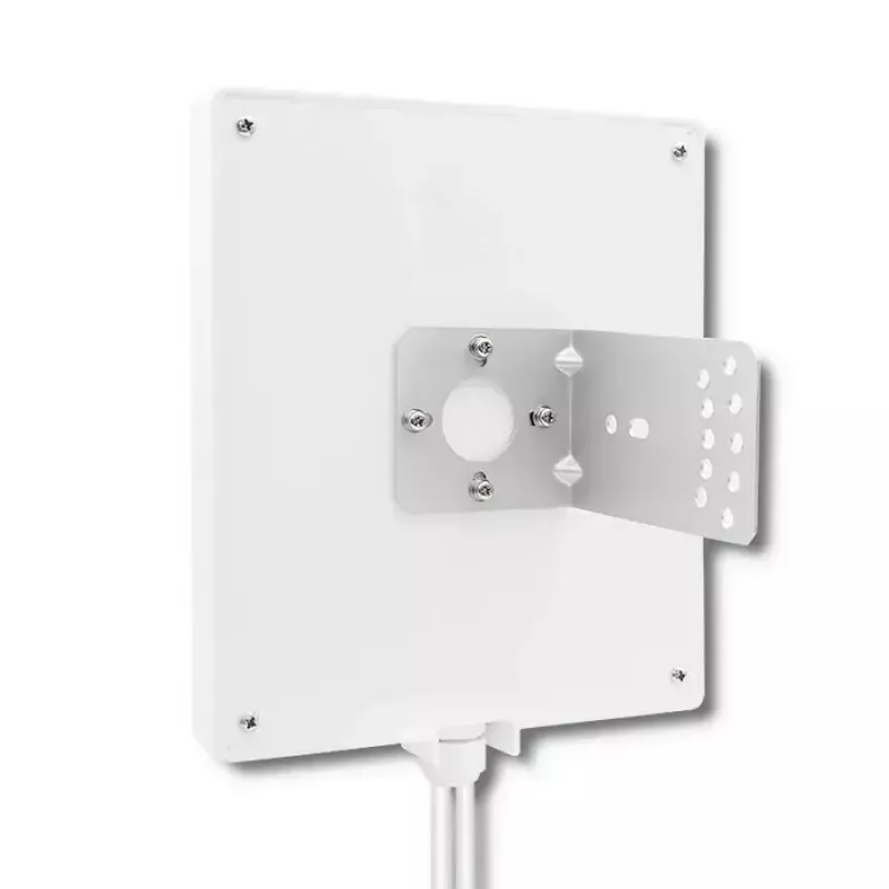 Antena direccional exterior 5G LTE QOLTEC 57022 — 14 dBi, 700–3800 MHz, 50 Ω, carcasa de cobre