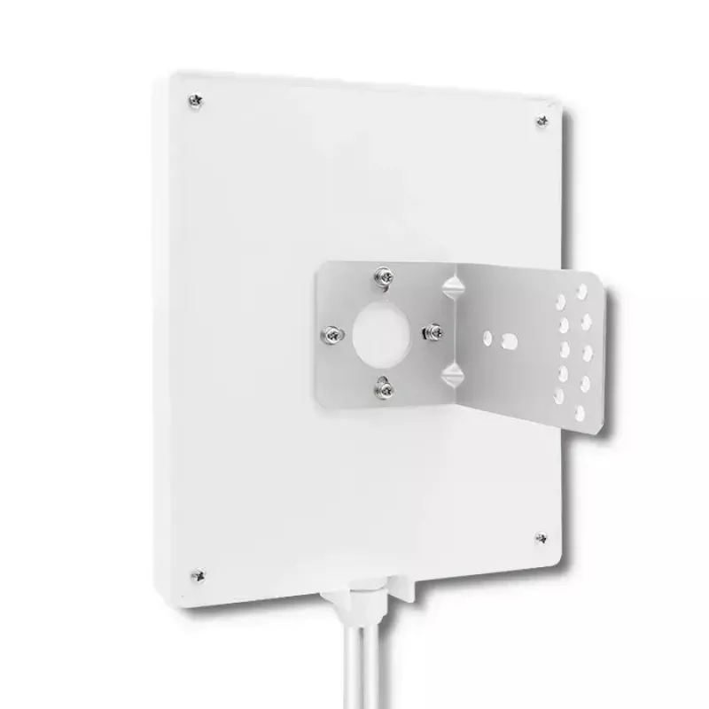 Antena direccional exterior 5G LTE QOLTEC 57022 — 14 dBi, 700–3800 MHz, 50 Ω, carcasa de cobre