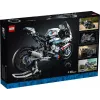 Modelo de moto LEGO Technic BMW M1000RR 42130 con motor detallado y suspensión funcional