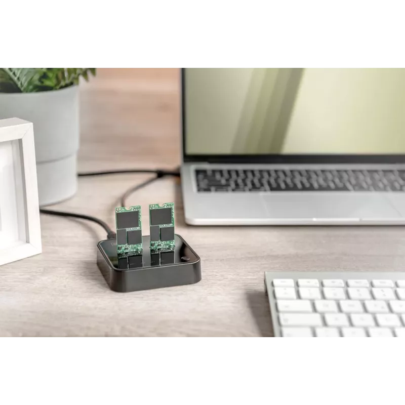 Estación de acoplamiento Digitus para doble SSD M.2 NVMe USB-C con función de clonación sin conexión