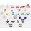 Rainbow High Accessories Studio Series 1, surtido H en bolsa PDQ Doll