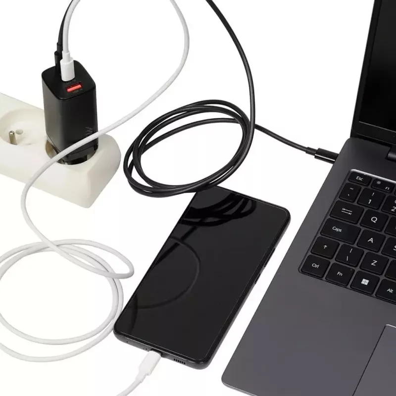 Cargador de CA para dispositivos móviles IBOX ILUC65B — 65 W, 3x USB (2x USB‑A Gen1, 1x USB‑C), negro, 100–240 V