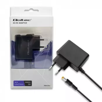 Fuente de alimentación Qoltec 51021 para interior negra 220–240 V cable de 1,4 m