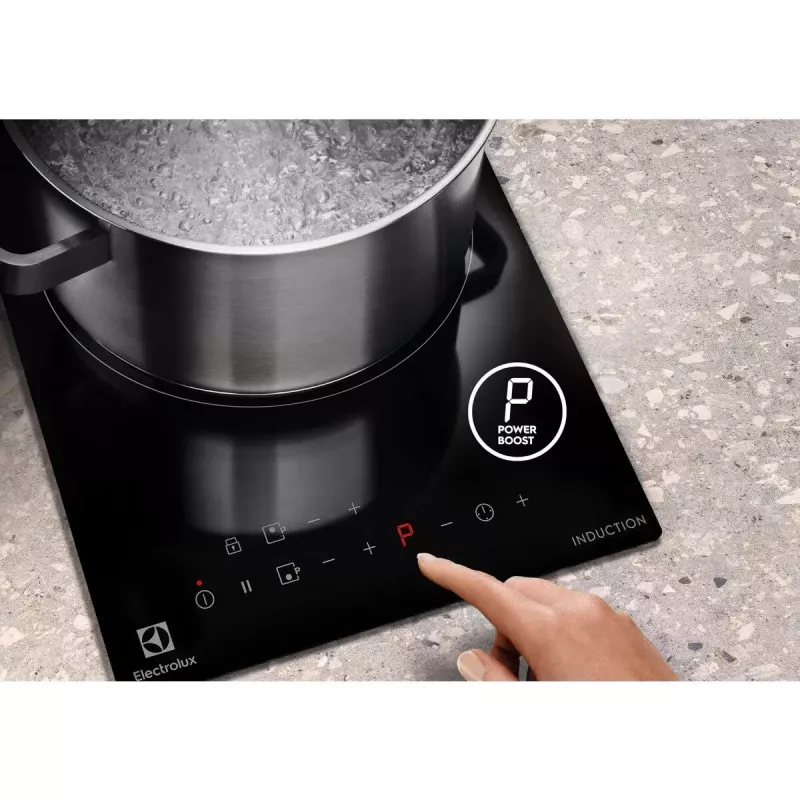 Placa de inducción Electrolux LIT30230C — 2 zonas de empotrar, 29 cm de ancho, negra, control táctil, zonas de 210/145 mm